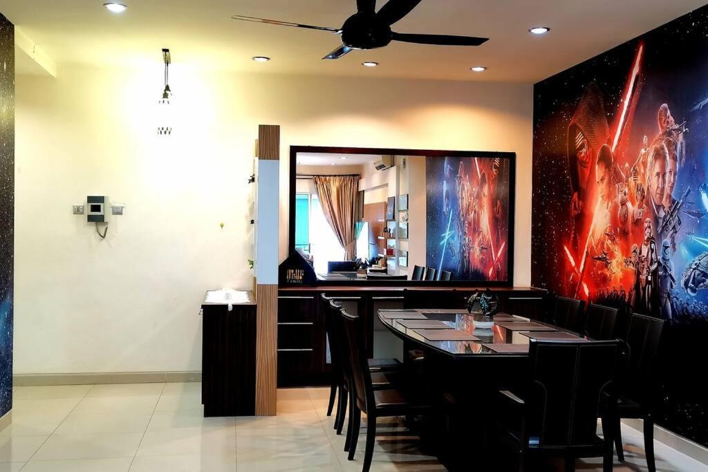 Klcc Star Wars Themed 4br 1800sf Apartment *