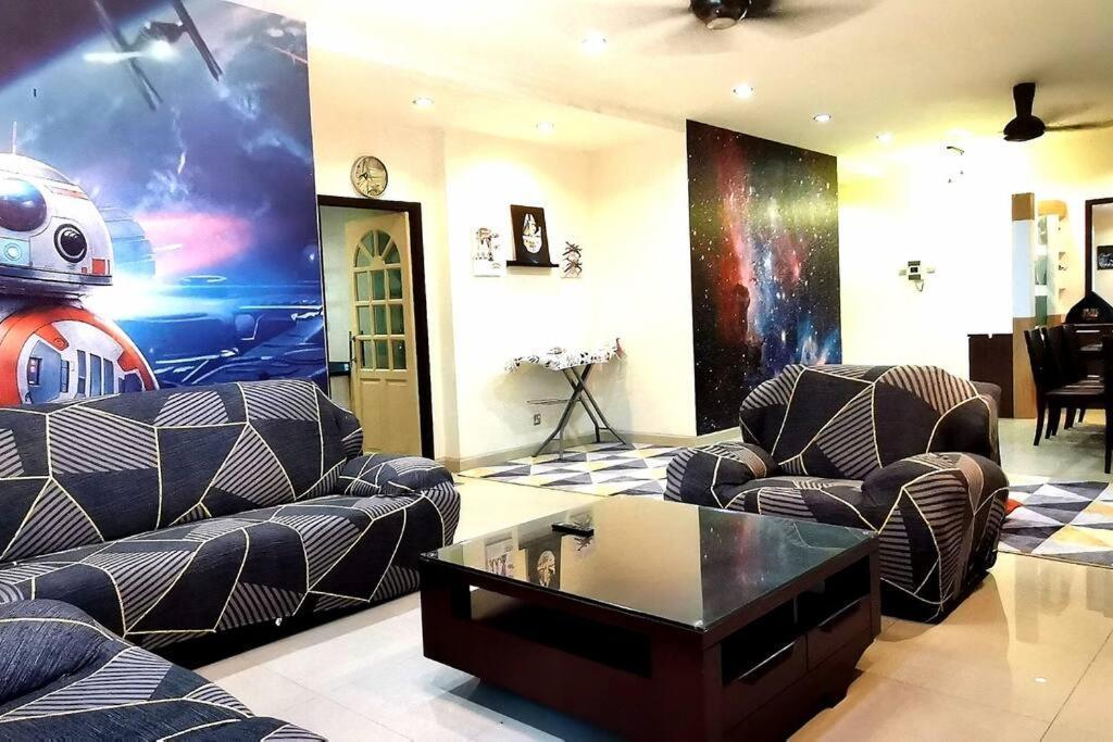 Klcc Star Wars Themed 4br 1800sf Apartment Kuala Lumpur