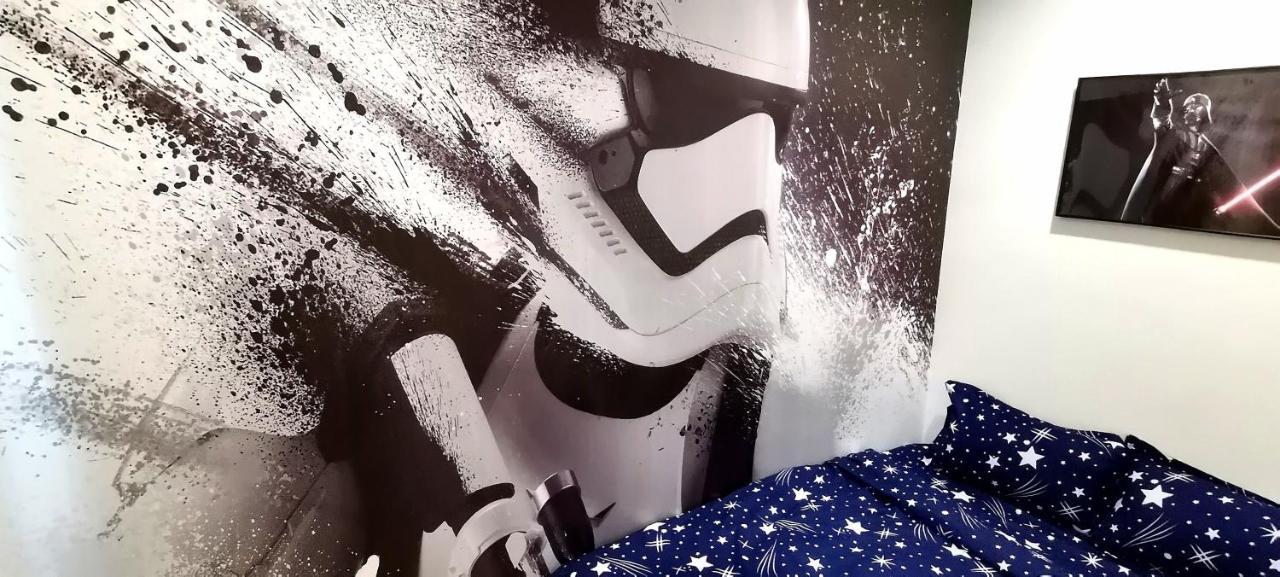 Klcc Star Wars Themed 4br 1800sf