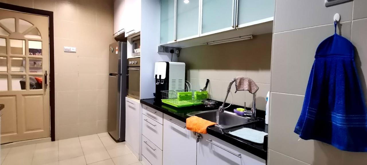 Klcc Star Wars Themed 4br 1800sf *